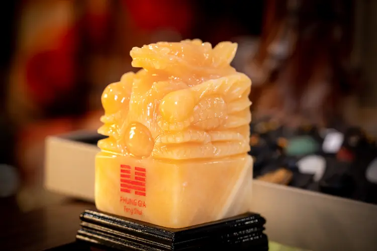 Ấn rồng vương quyền đá Ngọc Hoàng Long