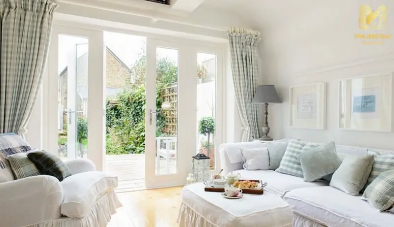 Khi ánh sáng được bố trí hợp phong thủy, phòng khách sẽ trở thành nơi hội tụ dương khí vượng, góp phần nâng đỡ tinh thần, thúc đẩy tài lộc