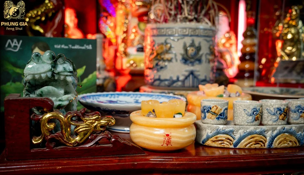 Cách đặt Bát Tụ Bảo trên bàn thờ Thần Tài