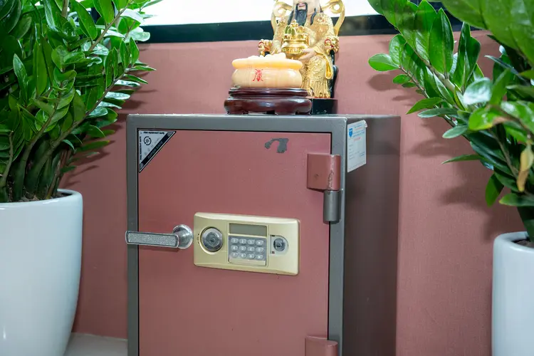 Gia chủ có thể kết hợp Bát Tụ Bảo cùng tượng thần tài