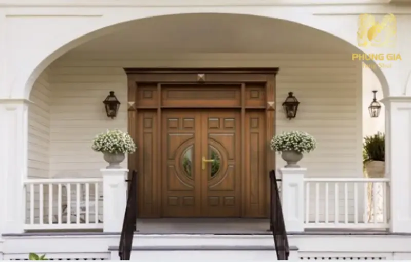  Bếp và cửa chính