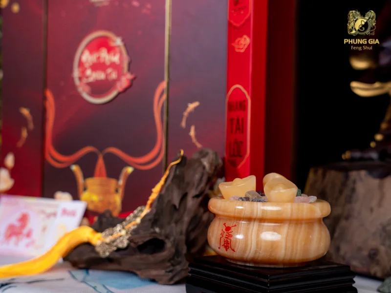 Bộ quà Tết phong thủy của Phùng Gia không chỉ là một món quà trang trọng, mà còn là sự kết hợp của giá trị văn hóa - tâm linh - phong thủy thực chứng, mang lại phúc khí tròn đầy cho người nhận trong suốt năm mới.