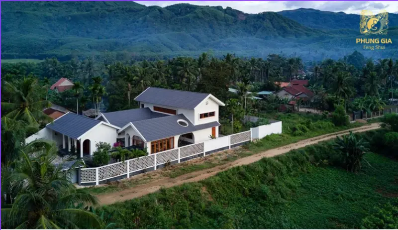 Một ngôi nhà được đặt tại vị trí thuận lợi với long mạch, khai Sơn lập Hướng Vượng Tướng sẽ tạo nền tảng cho sinh khí ổn định, tài vận bền lâu