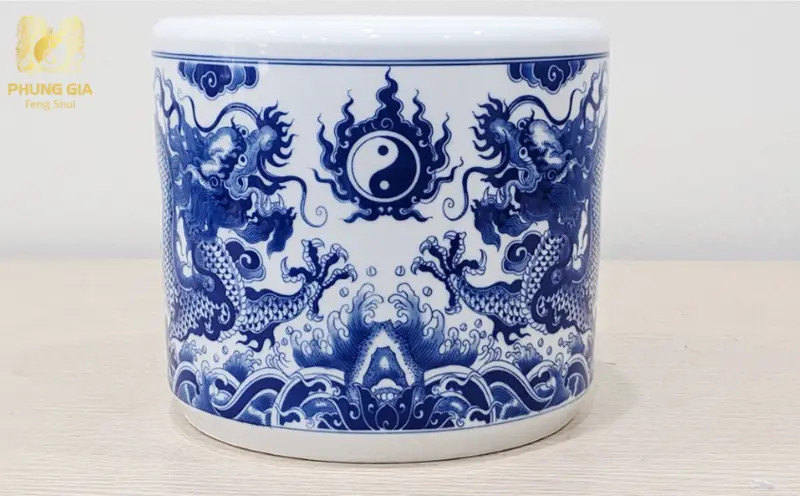 Bát hương chính là “trục thần linh”, là nơi hội tụ linh khí, kết nối con người với cõi thiêng, vì thế nghi lễ bốc bát hương khi nhập trạch không thể xem nhẹ