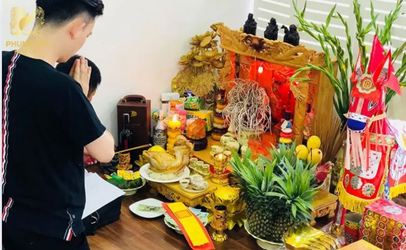 Việc cúng nhập trạch nên được thực hiện bởi người có tuổi, vai vế trong nhà