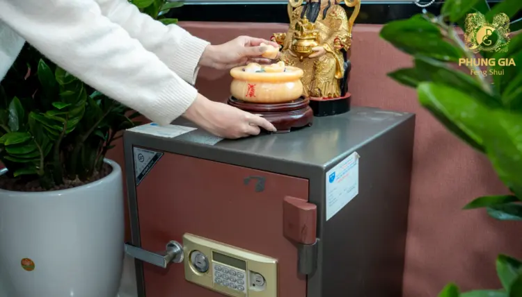 Bát Tụ Bảo là vật phẩm chiêu tài, trấn lộc được đông đảo gia chủ sử dụng