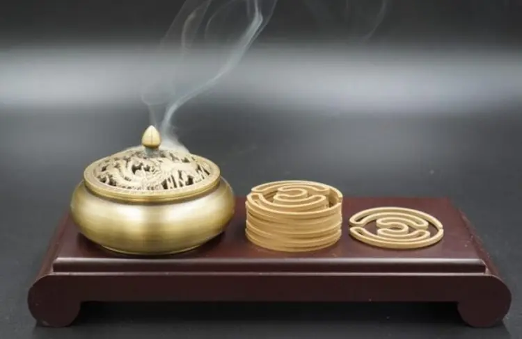 Đốt nụ trầm đúng cách, kết hợp trì chú theo mệnh – hành động nhỏ, hiệu quả lớn giúp cân bằng năng lượng cá nhân