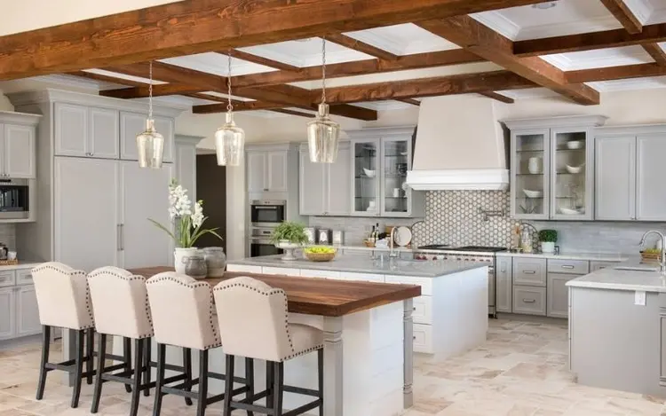 Gia chủ nên thiết kế trần giả để che chắn các thanh xà