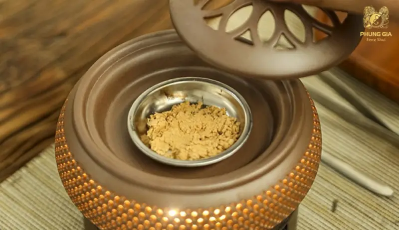 Xông nhà bằng bột quế, thanh lọc không gian, đón vượng khí