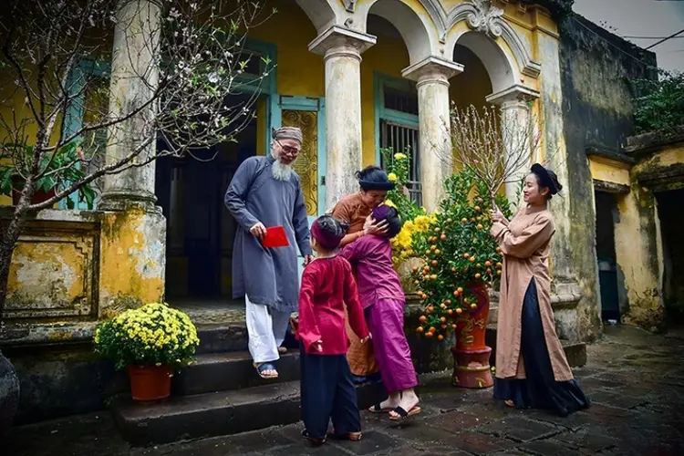 Nên chọn người hợp tuổi, không có chuyện xui rủi trong năm cũ