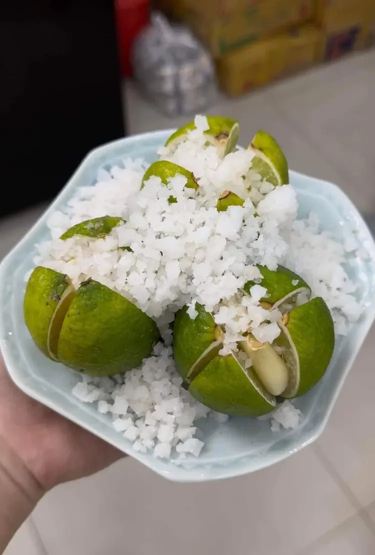 Đặt một đĩa chanh muối trong phòng có tác dụng đổi vận trong phong thuỷ