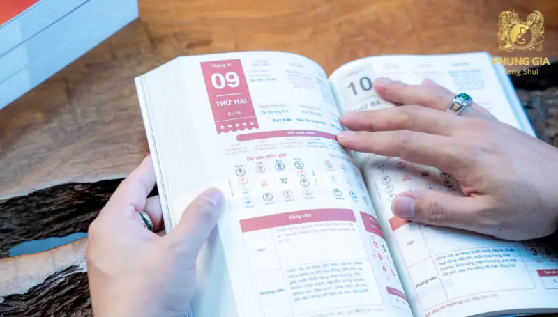 Chỉ một trang lịch chưa đầy đủ các thông tin phong thủy cần thiết