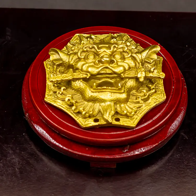 Gia chủ nên lựa chọn Hổ Phù đúc bằng đồng với khả năng phát tán năng lượng tốt