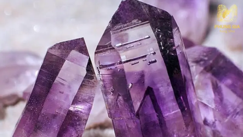 Đá phong thủy hợp mệnh Hỏa giúp cân bằng năng lượng, tăng trực giác và hỗ trợ tài vận bền vững