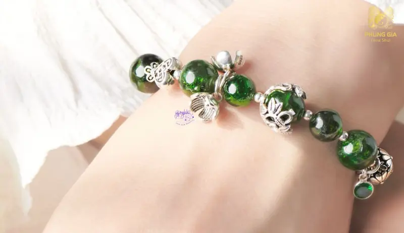 Đeo đá phong thủy giúp lan tỏa năng lượng tích cực và thu hút tài lộc