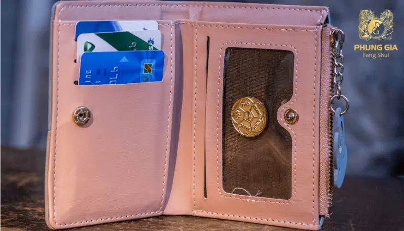 Đồng xu bằng vàng bạc như vật phong thủy