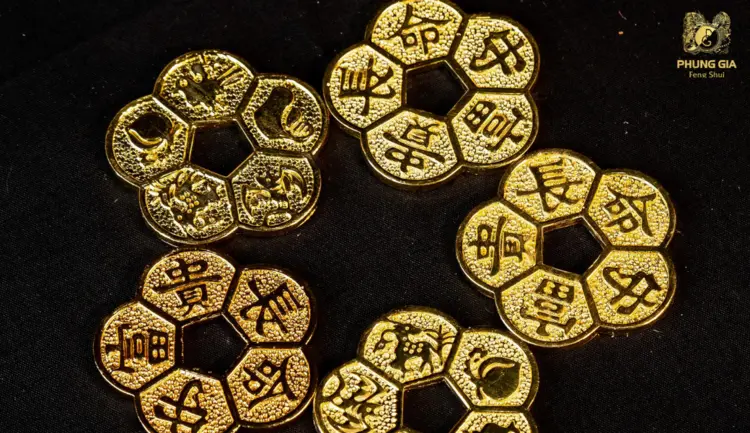 Đồng Xu Hoa Mai khi được khai quan sẽ phát huy công năng tối đa, mang lại năng lượng tích cực cho gia chủ