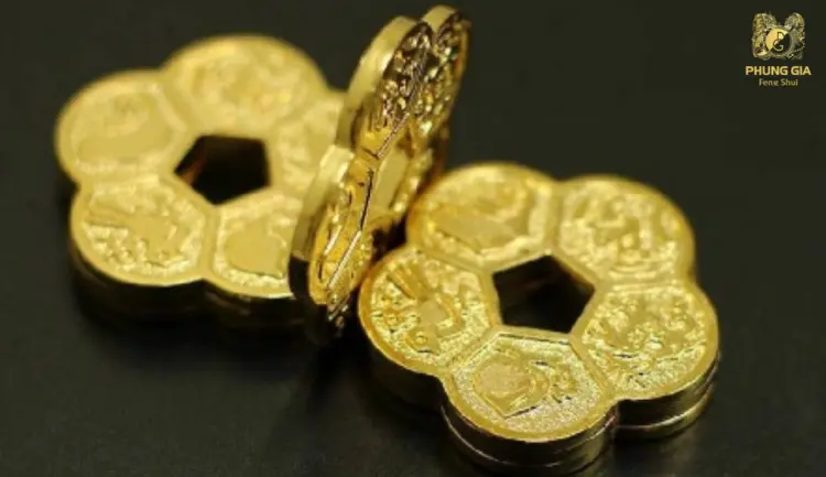 Đồng Xu Hoa Mai khi được đặt tại những nơi cát khí mạnh sẽ phát huy công dụng một cách tối đa