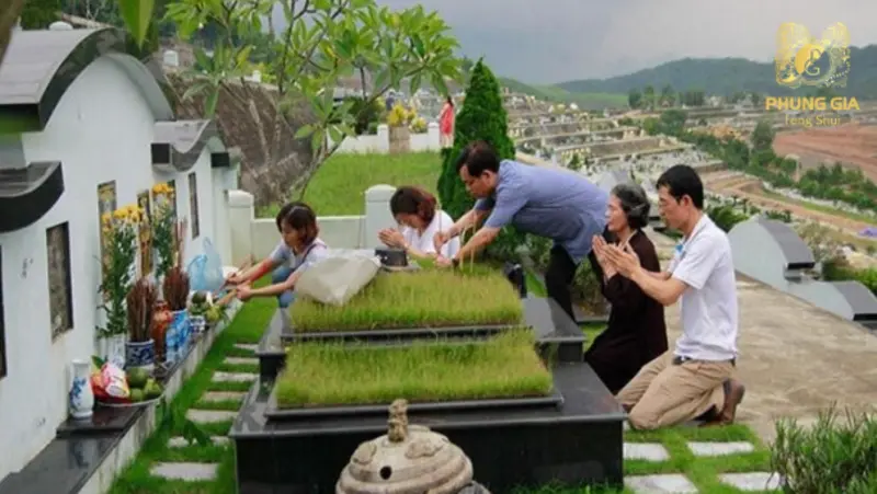 Gia chủ cần chuẩn bị bài văn khấn và lễ vật thành kính khi đi tảo mộ dịp Thanh Minh