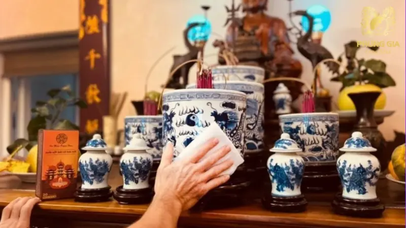 Gia chủ nên thực hiện bao sái bàn thờ