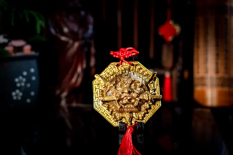 Hổ Phù An Gia Hóa Sát Khi sử dụng đúng cách sẽ góp phần tạo nên một môi trường phong thủy tốt lành, đem lại sự thịnh vượng và bình an cho gia đình