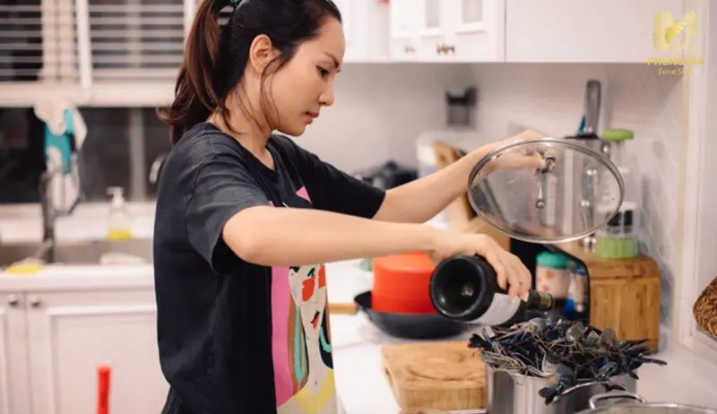 Hướng bếp được xác định theo hướng lưng của người đứng nấu, nơi bắt đầu dòng năng lượng lưu chuyển trong căn nhà