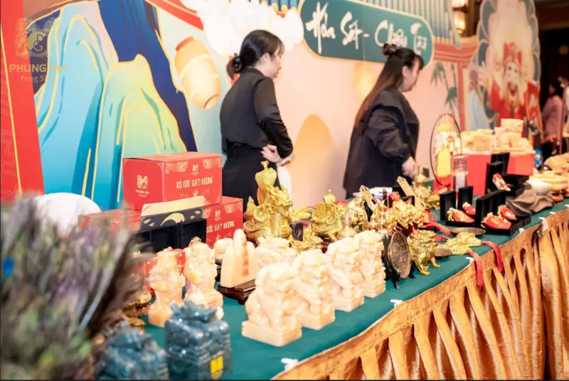  Không gian trưng bày vật phẩm phong thủy cao cấp