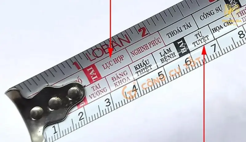 Thước Lỗ Ban có thể sử dụng để xác định kích thước cổng, nhưng thực tế có tác động phong thuỷ mạnh hơn ở phần Âm phần