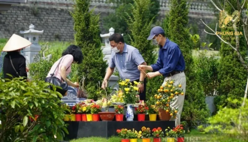 Gia chủ nên chuẩn bị lễ vật thể hiện sự thành tâm