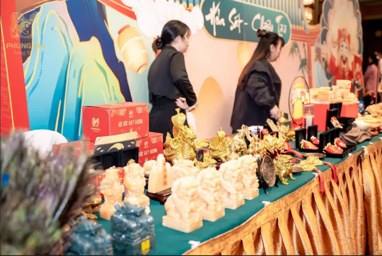 Không gian trưng bày những vật phẩm phong thủy cao cấp