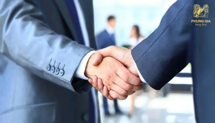 Gia chủ nên mở rộng sự hợp tác, ngoại giao trong năm 2026