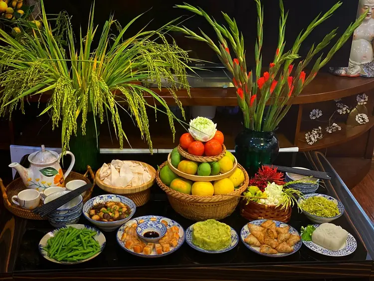 Màu sắc mâm cúng nên hài hòa, tươi sáng, thể hiện lòng thành và sự trong sạch