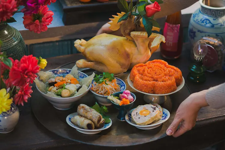 Mâm cúng thần linh, gia tiên trong nhà có thể vừa có món chay, vừa có món mặn
