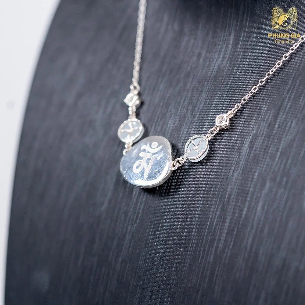 Ảnh cận mặt sau
