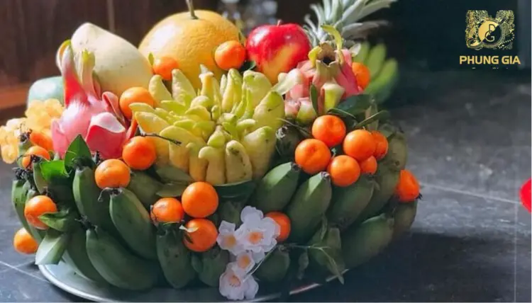 Mâm ngũ quả dù cầu kỳ hay đơn giản, quan trọng nhất vẫn là tấm lòng thành và tâm niệm hướng thiện của gia chủ, bởi chính điều đó mới là nguồn sinh khí bền vững thu hút phúc lộc trong năm mới