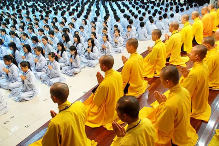 Tụng Kinh Vu Lan – thành kính tri ân cửu huyền thất tổ, nguyện cầu siêu thoát cho vong linh