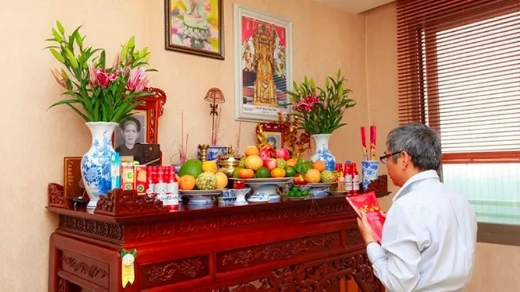 Văn khấn gia tiên – lời tri ân sâu nặng gửi đến tổ tiên ngày Vu Lan