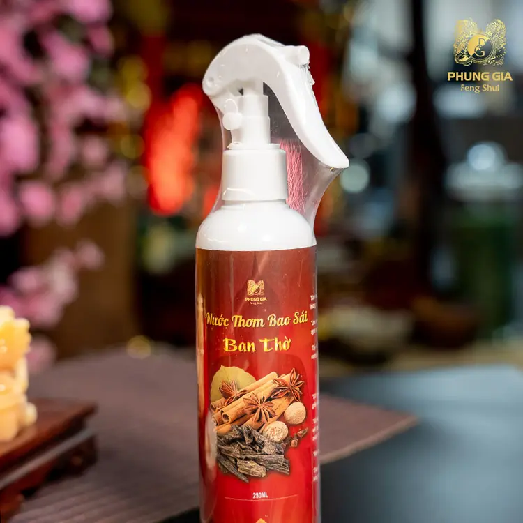 Nước bao sái bàn thờ giúp duy trì sự sạch sẽ và trang nghiêm trong không gian thờ cúng