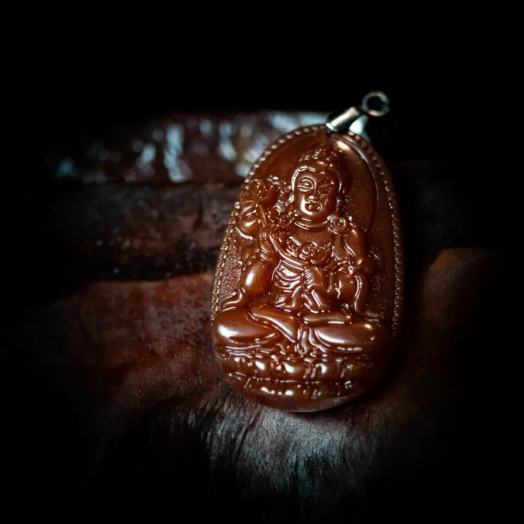 Phật Đại Thế Chí còn mang lại cho người gia chủ sự thanh thản, giúp họ duy trì sự bình an trong cuộc sống