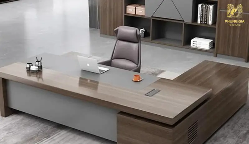 Bố trí bàn giám đốc đúng phong thủy, giữ thế vững vàng, thu hút quý nhân và tài lộc