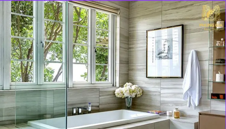 Gia chủ có thể treo gương gần cửa sổ