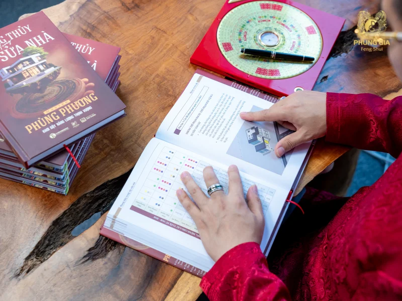 Không chỉ dừng lại ở lý thuyết, ấn phẩm còn cung cấp hướng dẫn chi tiết để quý bạn có thể áp dụng trong việc xây sửa nhà, tối ưu không gian phong thủy nhà ở
