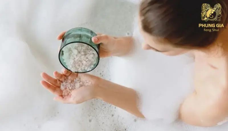 Tắm nước muối loãng