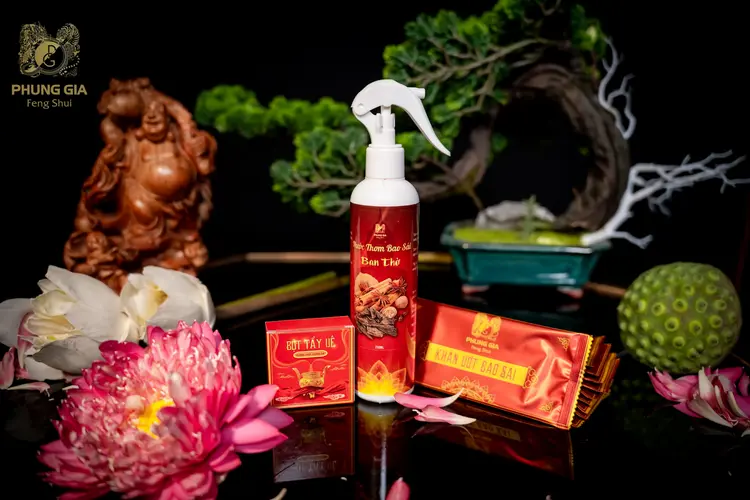 Gia chủ có thể sử dụng bộ nước bao sái, khăn bao sái và bột tẩy uế Phùng Gia để quá trình này diễn ra nhanh chóng, thuận tiện hơn