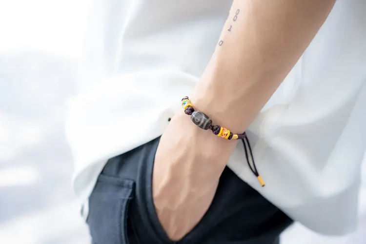 Gia chủ có thể sử dụng thiên Dzi làm vật trang sức