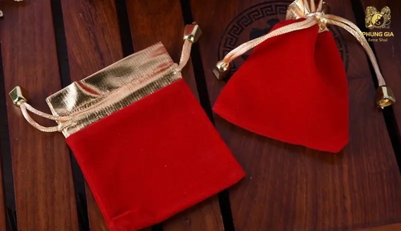 Túi chanh khô và đồng xu trong vải đỏ là bí quyết giữ tài khí, hút lộc vào ví