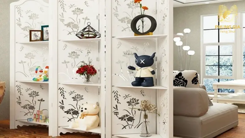 Vách ngăn vừa giúp tô điểm không gian, vừa hỗ trợ hóa giải các thế phạm