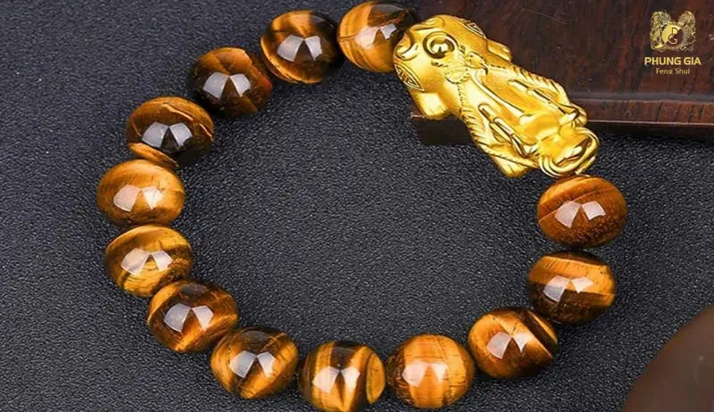 Vòng hổ phách không phải pháp khí trừ tà, chủ yếu giúp ổn định cảm xúc và tạo cảm giác an tâm cho người đeo