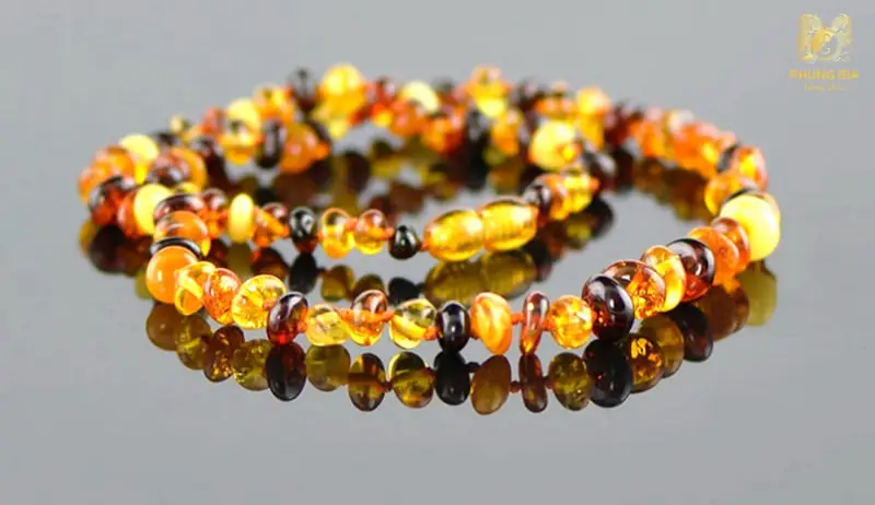 Vòng hổ phách phù hợp cho người cần ổn định tinh thần, tạo cảm giác an tâm và hỗ trợ năng lượng nhẹ nhàng trong cuộc sống