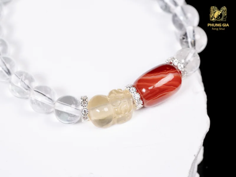 Năng lượng từ vòng tay tạo nên trường khí ổn định, giúp công việc hanh thông, tinh thần sáng suốt và vận may tăng trưởng.